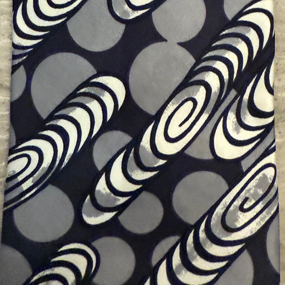 Pierre Balmain 100% Silk Italian Tie Extra Long at 60" - Picture 4 of 7